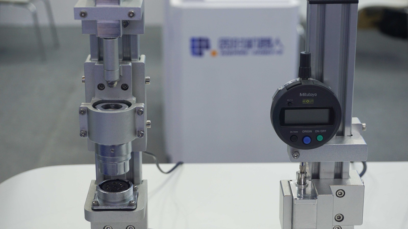 1685095653257464.jpeg 工裝雙合影壓縮版.jpeg